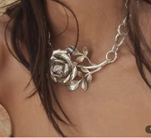Load image into Gallery viewer, Rosetta Necklace