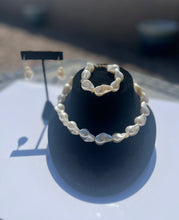 Load image into Gallery viewer, Baroque Pearl Necklace Set
